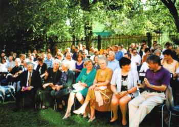 Die Konzertfreunde im Garten
